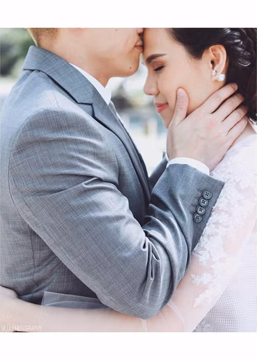  Em gái Thanh Thảo chia sẻ, chồng Việt kiều hơn cô 2 tuổi, không hoạt động nghệ thuật và cũng không phải là đại gia như đồn đại.