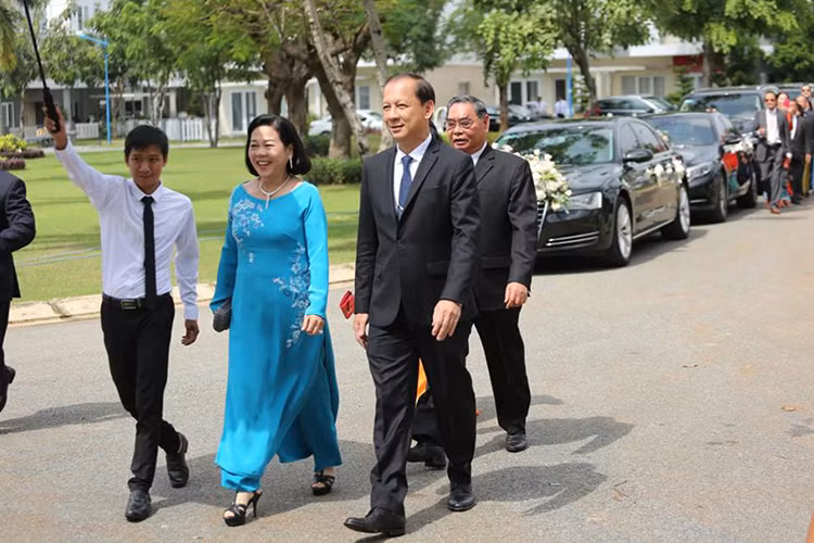 Trung Tín có xuất thân giàu có. Mẹ của anh chính là doanh nhân Dương Thanh Thủy. Được biết, Thu Thảo rất được lòng bố mẹ chồng. Ảnh: Vietnamnet