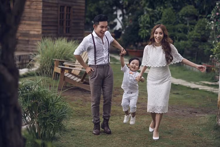 Phan Hiển nhắn nhủ Khánh Thi: “Anh không có nhiều tiền như những người khác nhưng anh có những cái mà có tiền cũng khó mà mua được”.