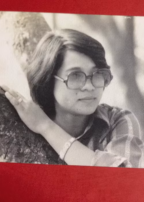 Nghệ sĩ hài Minh Vượng tiết lộ hình ảnh khi cô mới ra trường và đầu quân cho Nhà hát Tuổi trẻ vào tháng 8/1978.