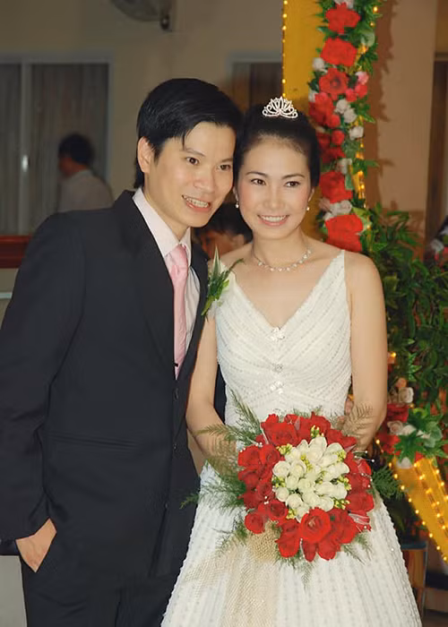 MC Thanh Thảo khoe ảnh cưới của cô cách đây đúng 10 năm là một trong những tin tức sao Việt trong ngày 23/10.