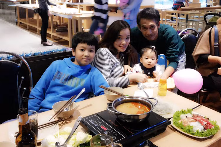 Năm 2015, vợ của Phú Đôn mang bầu lần 2. Khi con gái chào đời, vợ chồng anh đặt tên bé là Hồng Băng, tên thân mật là Thỏ.