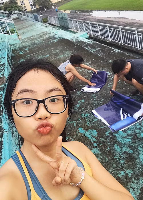 Phương Mỹ Chi chăm chỉ tập thể dục mỗi sáng.