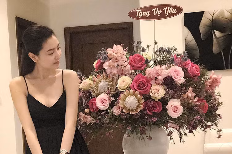 Ngọc Duyên gửi lời cảm ơn đến bạn trai: “Cảm ơn chồng yêu đã dành cho em những điều ngọt ngào nhất! Love you so much (Yêu anh nhiều)”.