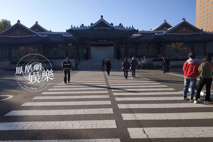 Song Joong Ki và Song Hye Kyo chỉ mời 300 khách gồm người thân và bạn bè. Ảnh: Ifeng