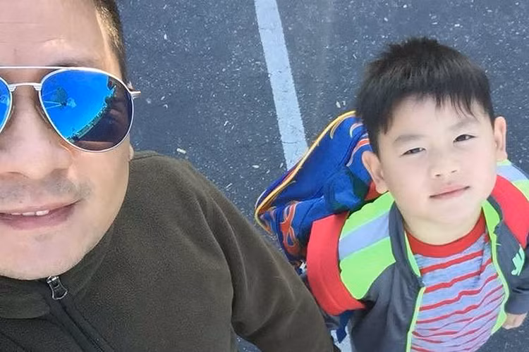 Bằng Kiều đích thân đưa 3 cậu con trai đi học ở 3 trường khác nhau.