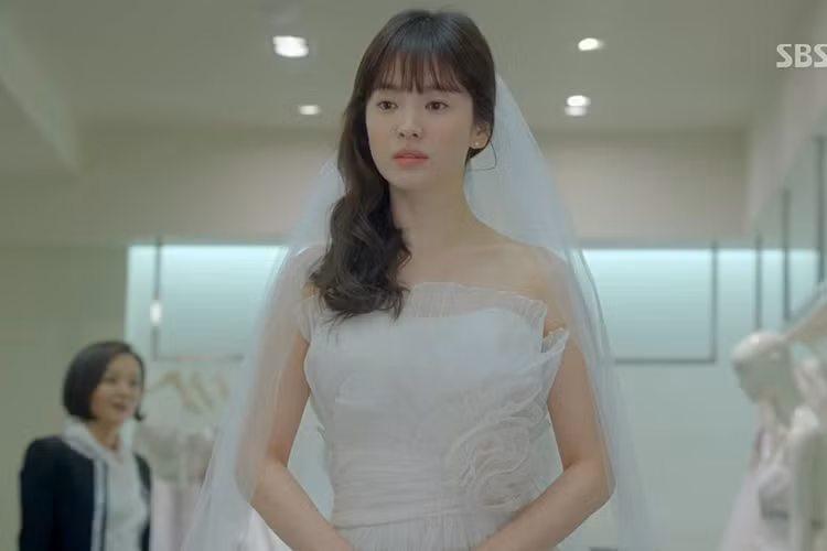 Nữ thần màn ảnh xứ Hàn cũng từng mặc váy cưới trong bộ phim truyền hình “Gió mùa đông năm ấy” lên sóng năm 2013. Ảnh: chụp màn hình