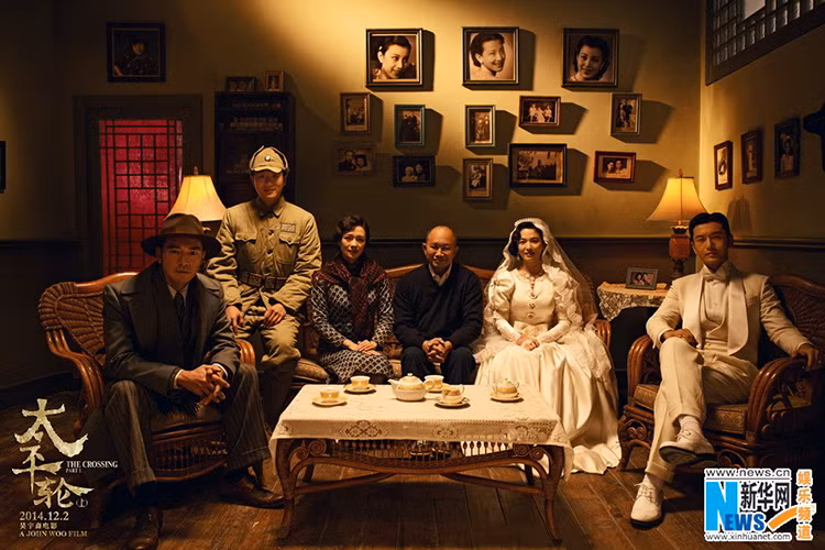 Hình ảnh “cô dâu” Song Hye Kyo rạng rỡ bên “chú rể” Huỳnh Hiểu Minh trên màn ảnh. Ảnh: Tân hoa xã