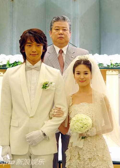 Khoảnh khắc Song Hye Kyo hóa cô dâu bên Bi Rain trong bộ phim “Ngôi nhà hạnh phúc” gây ấn tượng mạnh với khán giả của phim. Ảnh: Sina