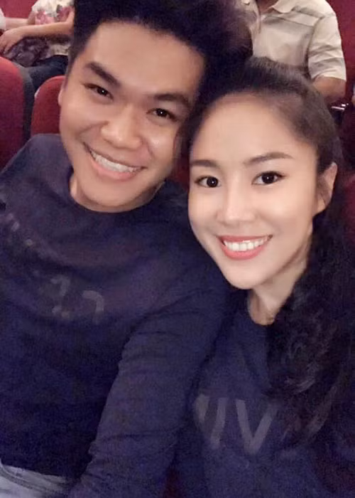 Lê Phương - Trung Kiên kỷ niệm tròn 2 tháng làm đám cưới. Khi vợ thắc mắc sau không có con rồi mới cưới, Trung Kiên cho rằng phải có danh có phận rồi mới có con.