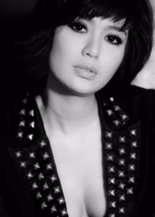 Thu Thủy khẳng định câu chuyện cô xù nợ mà chủ cửa hàng quần áo viết trong đơn tố cáo gửi trang web là hoàn toàn bịa đặt. Người đẹp sau đó còn gửi đơn tố cáo chủ cửa hàng quần áo và tác giả bài viết về hành vi vu khống và làm nhục người khác. Ảnh: Lao động