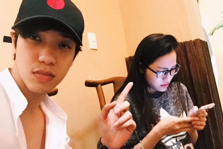 Hiền Sến luôn muốn che chở cho Lý Phương Châu. Anh đã rất nhiều lần tỏ tình với cô và không biết lý do tại sao cô từ chối. Ảnh: FBNV