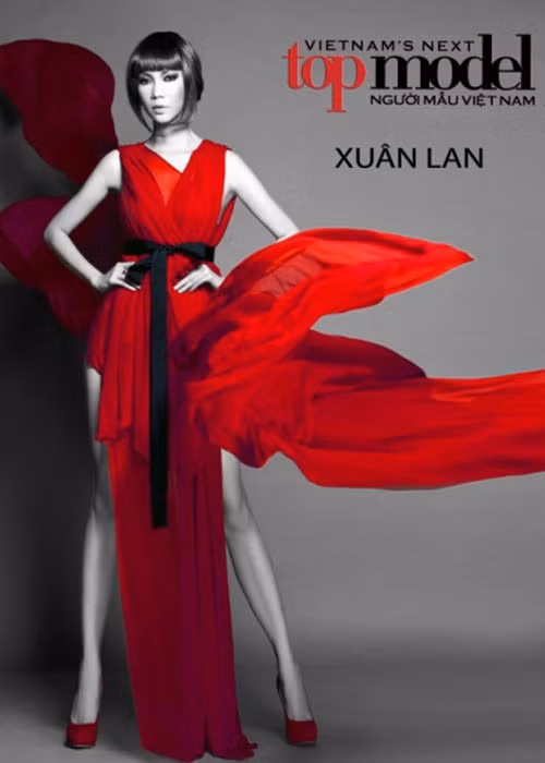 Năm 2011, Xuân Lan được nhiều khán giả biết đến hơn khi làm host chương trình Vietnam’s Next top Model. Dù nghiêm khắc nhưng cô chứng tỏ được khả năng làm host và hết mình vì học trò. Ảnh: Phụ nữ Việt Nam