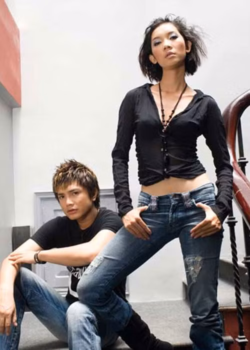 Mới đây, Xuân Lan bất ngờ chia sẻ về mối tình 7 năm với một nam ca sĩ đồng tính. Cô kể đã vất vả "chữa gay" cho bạn trai nhưng sau đó, anh lập gia đình với một người đàn ông khác. Hiện tại, bạn trai cũ của Xuân Lan - Hoàng Thanh bị nghi là nam ca sĩ đồng tính mà cô nhắc đến. Ảnh: Sành điệu