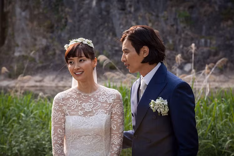 Ngày 30/5/2015, đám cưới của Won Bin và Lee Na Young đã chính thức diễn ra đúng như những gì cư dân mạng đồn đoán mặc cho lời phủ nhận của công ty quản lý Eden Nine Entertainment vài ngày trước đó. Ảnh: Dispatch