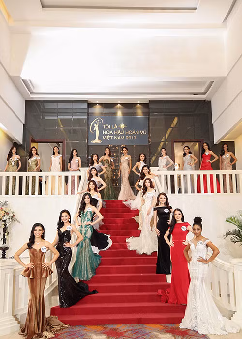 Trình diễn không tốt, Mâu Thủy rớt top 8 xuất sắc nhất để bước vào phần thi trình diễn trang phục dân tộc với tư cách là đại diện Việt Nam tại đấu trường sắc đẹp quốc tế.