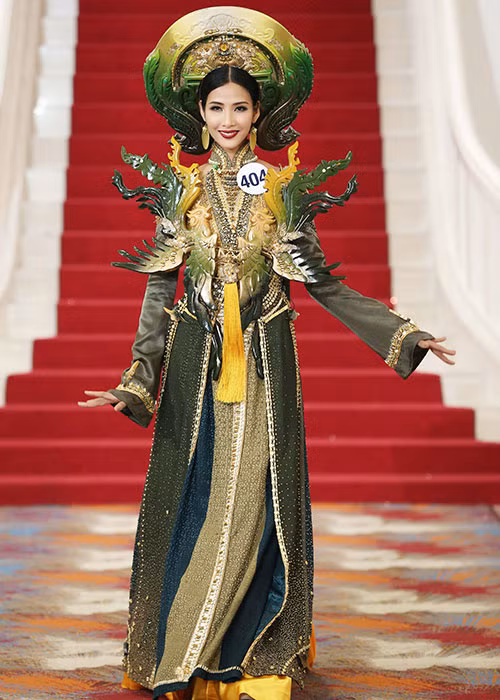 Top 8 gồm: Hoàng Thùy (trong ảnh), Chúng Huyền Thanh, Cẩm Tiên, Lê Thanh Tú, Thùy Trang, Phương Hoa, H’hen Niê và Ngọc Út.