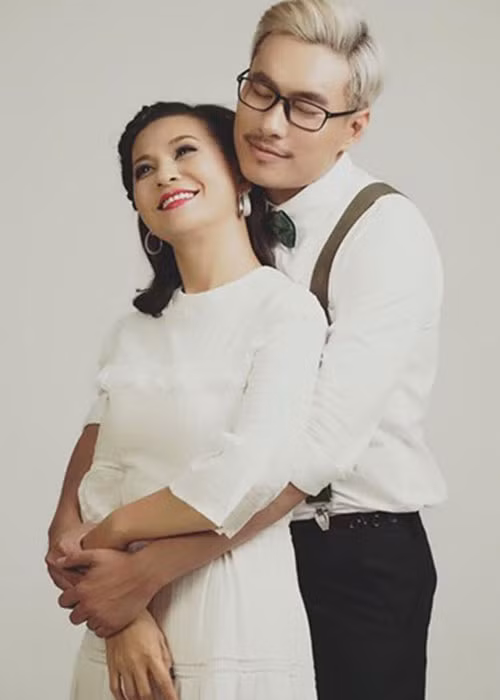 Cũng như Vũ Hoàng Việt, Kiều Minh Tuấn là "phi công trẻ" trong làng giải trí. Kiều Minh Tuấn sinh năm 1988, kém Cát Phượng đến 18 tuổi. Gắn bó đến gần 10 năm nhưng Kiều Minh Tuấn và Cát Phượng gần đây mới công khai mối quan hệ. Ảnh: FBNV