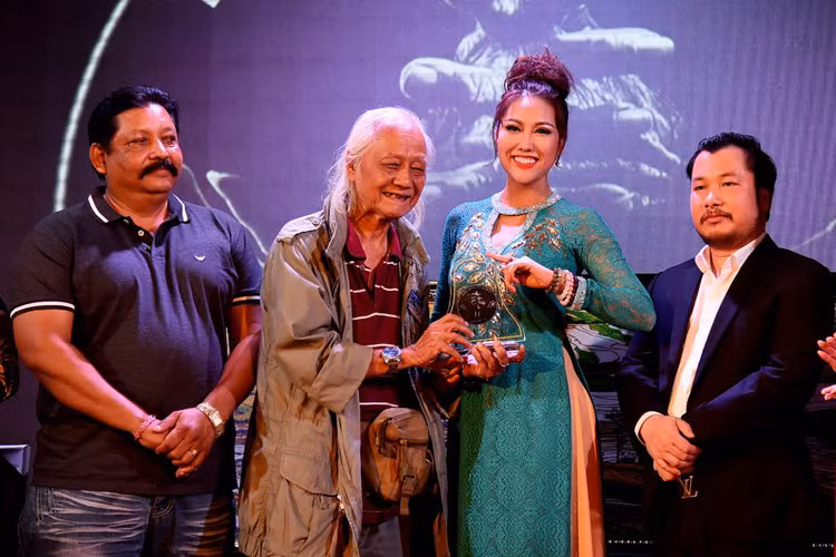 Trong mắt Phi Thanh Vân, doanh nhân Triệu Văn Dương luôn tạo cho người khác cảm giác tin tưởng cũng như là người đàn ông rất chín chắn, có trách nhiệm và có nhiều điểm mà những người đàn ông khác không có. Ảnh: Dân Việt