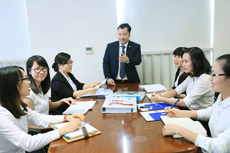 Theo lời “nữ hoàng dao kéo”, doanh nhân Triệu Văn Dương là một người lãng mạn, tinh tế. Cứ vài ngày, anh lại gửi tới một chậu lan hồ điệp tặng Phi Thanh Vân. Ảnh: Báo diễn đàn doanh nghiệp