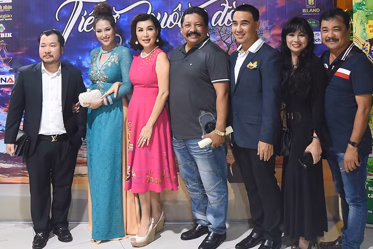 Phi Thanh Vân và doanh nhân Triệu Văn Dương ở sự kiện gần đây. Ảnh: FBNV