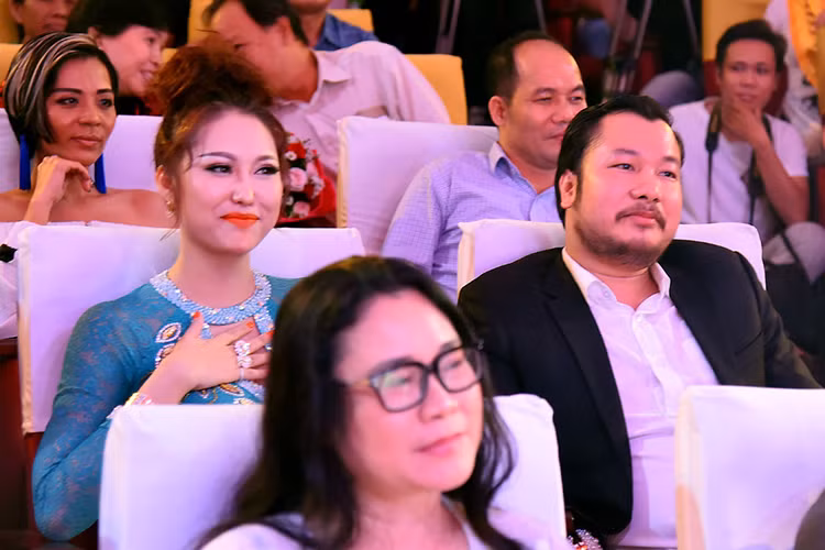 Doanh nhân Triệu Văn Dương từng tốt nghiệp thạc sĩ quản trị kinh doanh tại Malaysia, bảo vệ thành công luận án tiến sĩ kinh tế tại Đan Mạch và từng nhận nhiều giải thưởng dành cho doanh nhân. Ảnh: Vietnamnet