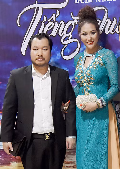 The lời Phi Thanh Vân, cô và doanh nhân Triệu Văn Dương đồng cảm với nhau ở mọi phương diện từ tính cách đến quan điểm sống. Cả hai đều rất mê thiện nguyện, thích đi làm từ thiện cùng nhau. Ảnh: Vietnamnet