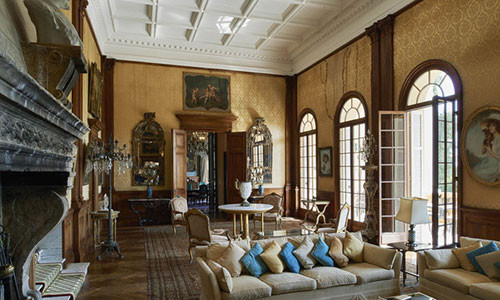 Một phòng khách được thiết kế theo phong cách của vua Leopold. Ảnh: Ambroise Tezenas