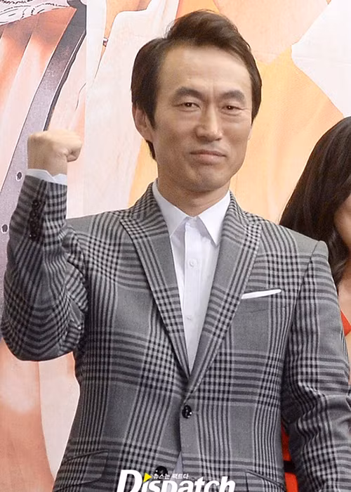 Jo Deok Jae tham gia khá nhiều phim điện ảnh nhưng đều đóng vai phụ. Một số dự án điện ảnh có sự góp mặt của anh gồm: “Quái vật sông Hàn”, “Ác nhân”, “Thiện, ác, quái”....Ảnh: Dispatch