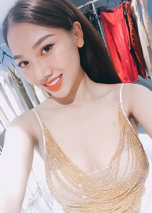 Thu Thảo nỗ lực rất nhiều tại cuộc thi Nữ hoàng Du lịch Quốc tế 2016. Kết quả, cô lọt top 10 chung kết và đoạt giải phụ Trang phục truyền thống đẹp nhất.