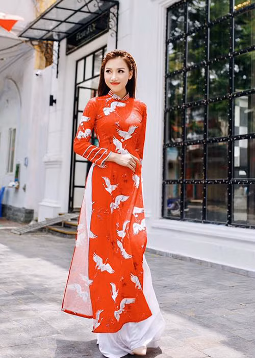 Thất bại tại Hoa hậu châu Á Thái Bình Dương 2016, Thu Thảo nhanh chóng tham gia cuộc thi Nữ hoàng Du lịch Quốc tế 2016 (Miss Tourism Queen of the Year International 2016) .