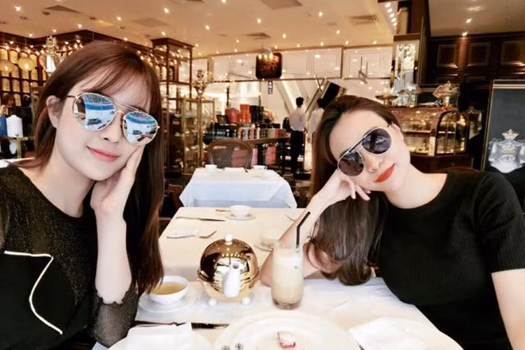 Diệp Lâm Anh ngày càng thân thiết với bạn gái tin đồn của Cường Đô la- Đàm Thu Trang.