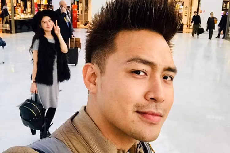 Cặp vợ chồng sao Việt Kha Ly - Thanh Duy bắt chuyến bay sang Paris, Pháp để hẹn hò.