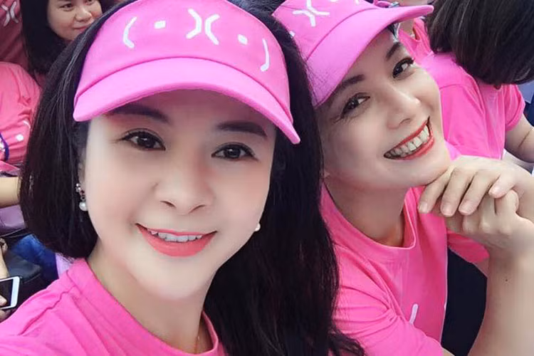 Nghệ sĩ Kim Oanh và Chiều Xuân cùng tham gia chương trình kêu gọi tầm soát ung thư vú.