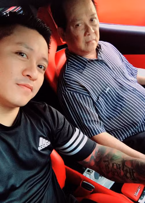 Tuấn Hưng lái siêu xe màu đỏ trị giá 15 tỷ chở bố đi chơi là một trong những tin tức sao Việt trong ngày 14/10.