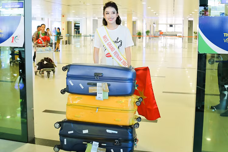 Đầu tháng 10/2017, Á hậu Huyền My chính thức tham gia cuộc thi Hoa hậu Hòa bình Thế giới 2017 được tổ chức tại Việt Nam. Sở hữu nhan sắc xinh đẹp, Huyền My được nhiều người đặt kỳ vọng sẽ đoạt danh hiệu cao. Ảnh: Zing