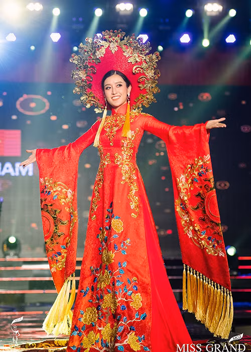 Đại diện Việt Nam còn ghi điểm trong các phần thi. Ở phần thi trang phục truyền thống, Huyền My xếp hạng thứ 2 trong bảng danh sách top 15 trang phục được yêu thích nhất. Ảnh: BTC