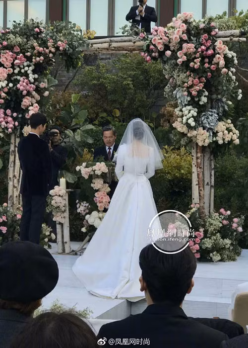 Hôn lễ được cho là gồm 2 phần: phần 1 bắt đầu từ 4h chiều ngày 31/10 và phần 2 dành cho các khách mời đến trễ vì công việc. Ảnh: Ifeng