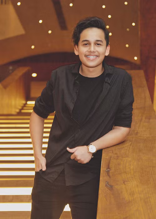 Con trai út của Hoa hậu Diệu Hoa tên Hoàng Phi (Ishan), năm nay 17 tuổi.