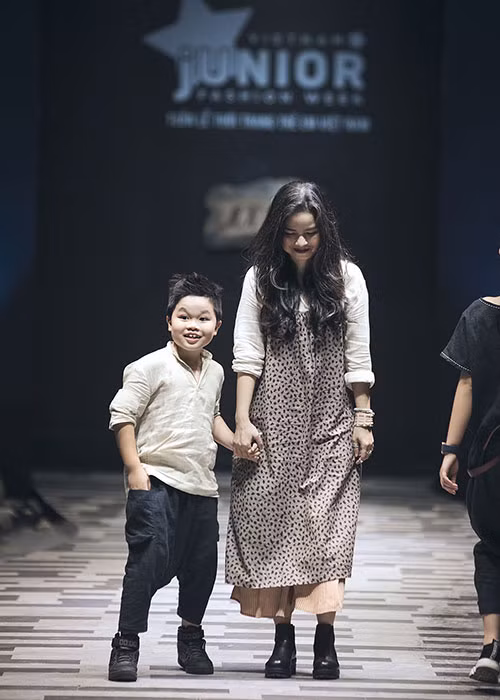 NTK Mai Khanh ra mắt bộ sưu tập do chính mình lên ý tưởng, may và gia công.