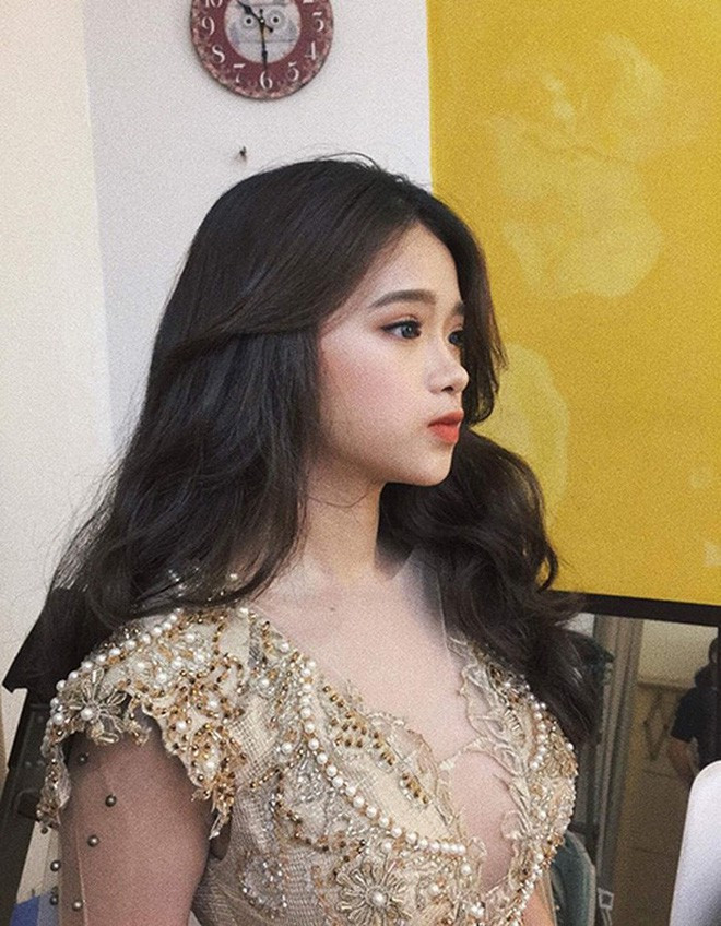 Hình ảnh của Linh Ka hiện tại ngày càng trưởng thành và bị nhận xét là "dừ" hơn tuổi.