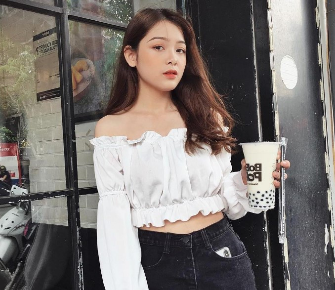 Thu Hiền còn là mẫu ảnh tự do cho nhiều nhãn hàng thời trang cũng như mỹ phẩm nổi tiếng tại Hà Nội.