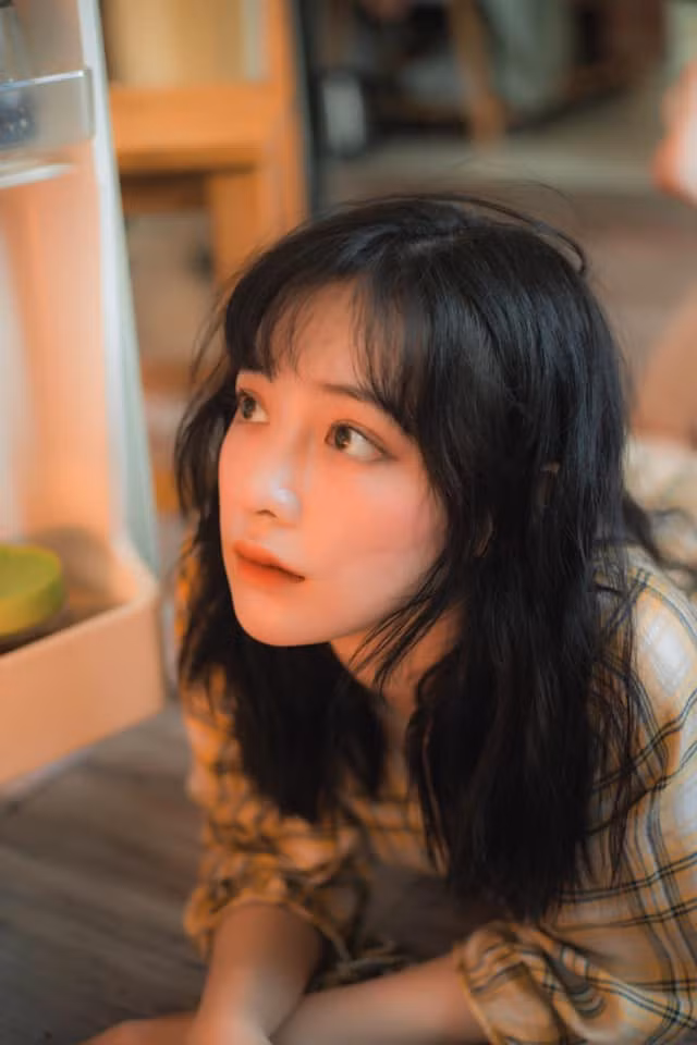 Cái tên cuối cùng trong nhóm bạn thân này là cô nàng Đinh Ngọc Phi Linh (sinh năm 2000, tại Nghệ An). Phi Linh là một trong những cô bạn đáng yêu sở hữu lượng người theo dõi khá đông đảo trên Instagram.