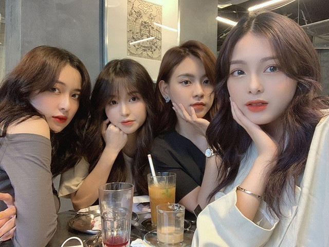 Điều đáng nói cả là mỗi người trong số họ đều sở hữu nét duyên khác nhau và khi đứng chung khung hình đã tạo nên khoảnh khắc cực phẩm.