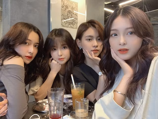 Điều đáng nói cả là mỗi người trong số họ đều sở hữu nét duyên khác nhau và khi đứng chung khung hình đã tạo nên khoảnh khắc cực phẩm.