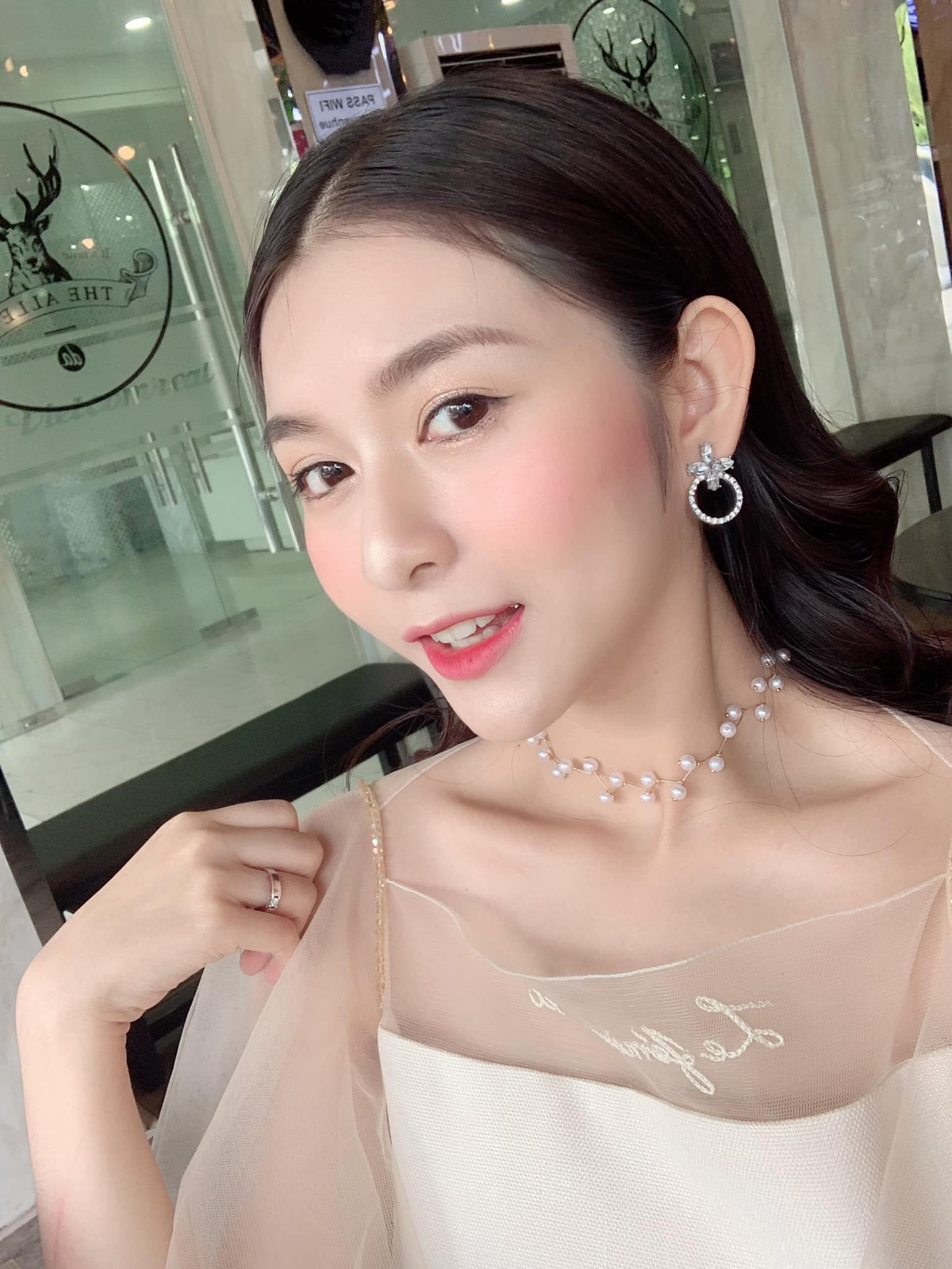 Nhờ vào nhan sắc xinh đẹp, ngọt ngào nên ít ai nhận ra Phương Quỳnh đã lập gia đình và sinh con.