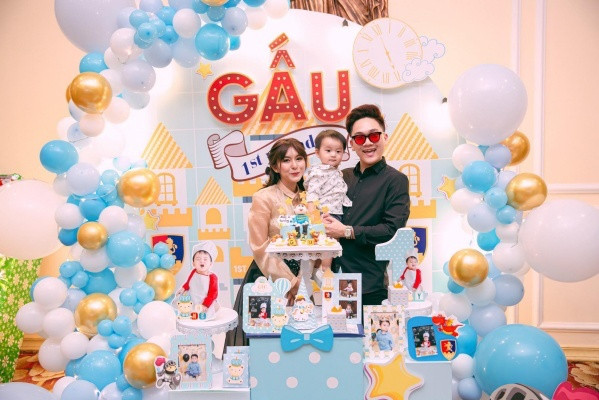 Hiện tại, nhiều khán giả bất ngờ khi biết được rằng hot girl đình đám này đã lập gia đình và sinh con, trở thành bà mẹ trẻ khi chỉ mới 20 tuổi.