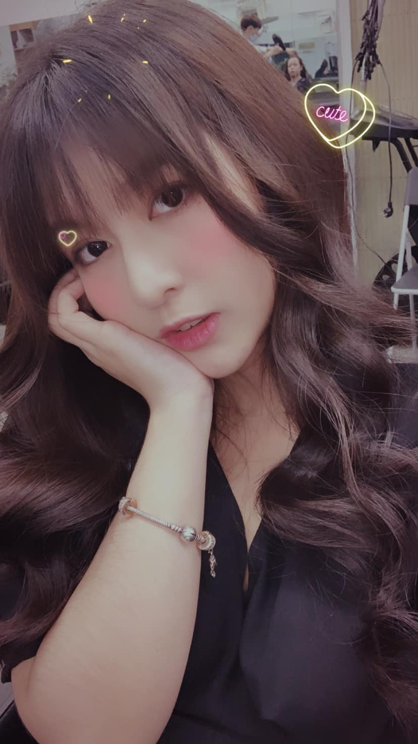 Dân tình kinh ngạc và không ngớt lời khen dành cho nhan sắc cùng cách ăn mặc hack tuổi đỉnh cao của Phương Quỳnh.