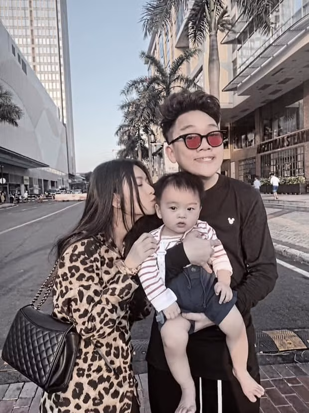 Trên trang cá nhân, Phương Quỳnh thường đăng ảnh khoe hạnh phúc bên chồng Bobby và bé Gấu.