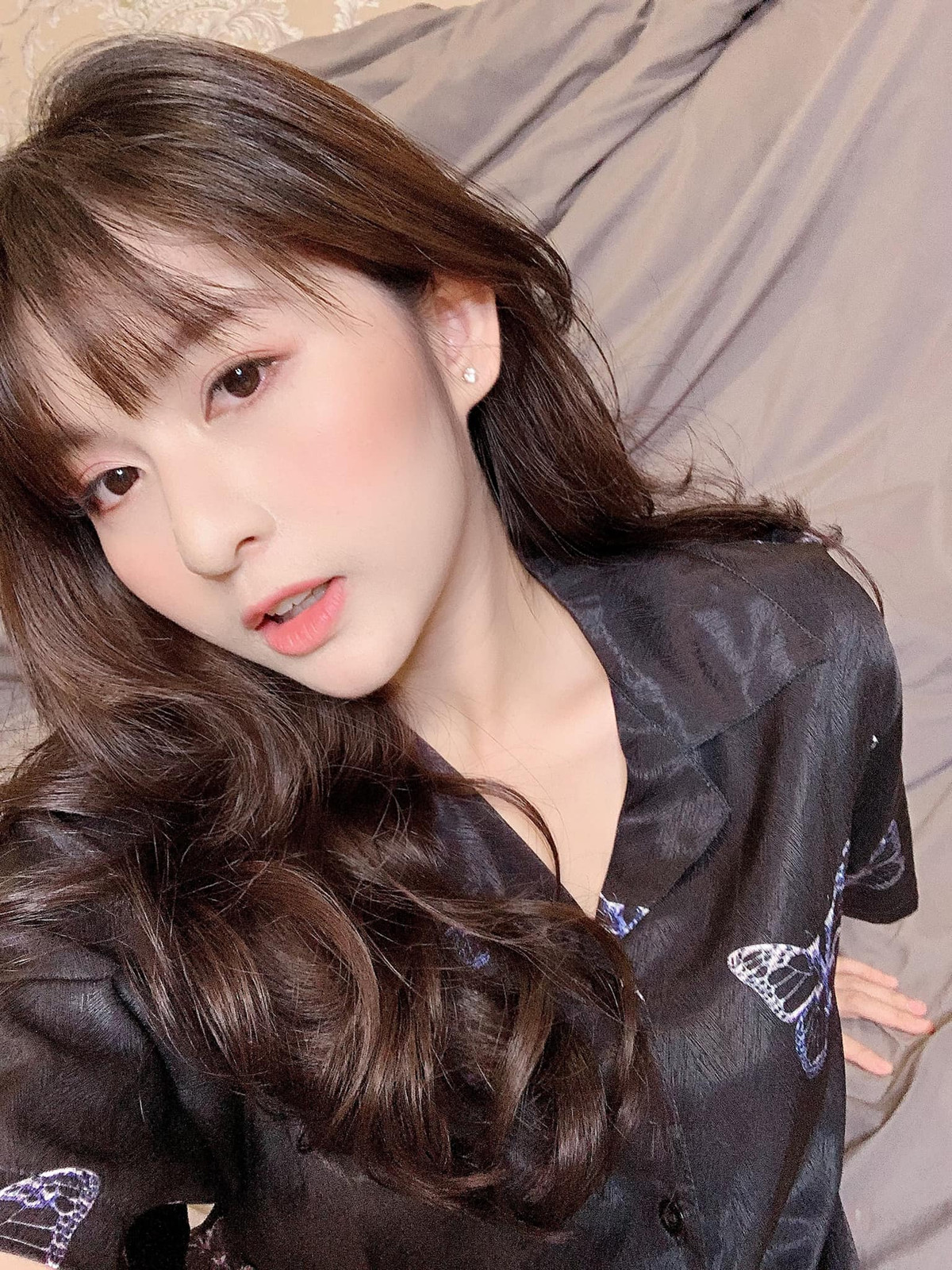 Nhiều người cứ nghĩ Phương Quỳnh là cô nàng học sinh cấp 3, ấy vậy mà hot girl 9x đã là bà mẹ bỉm sữa.